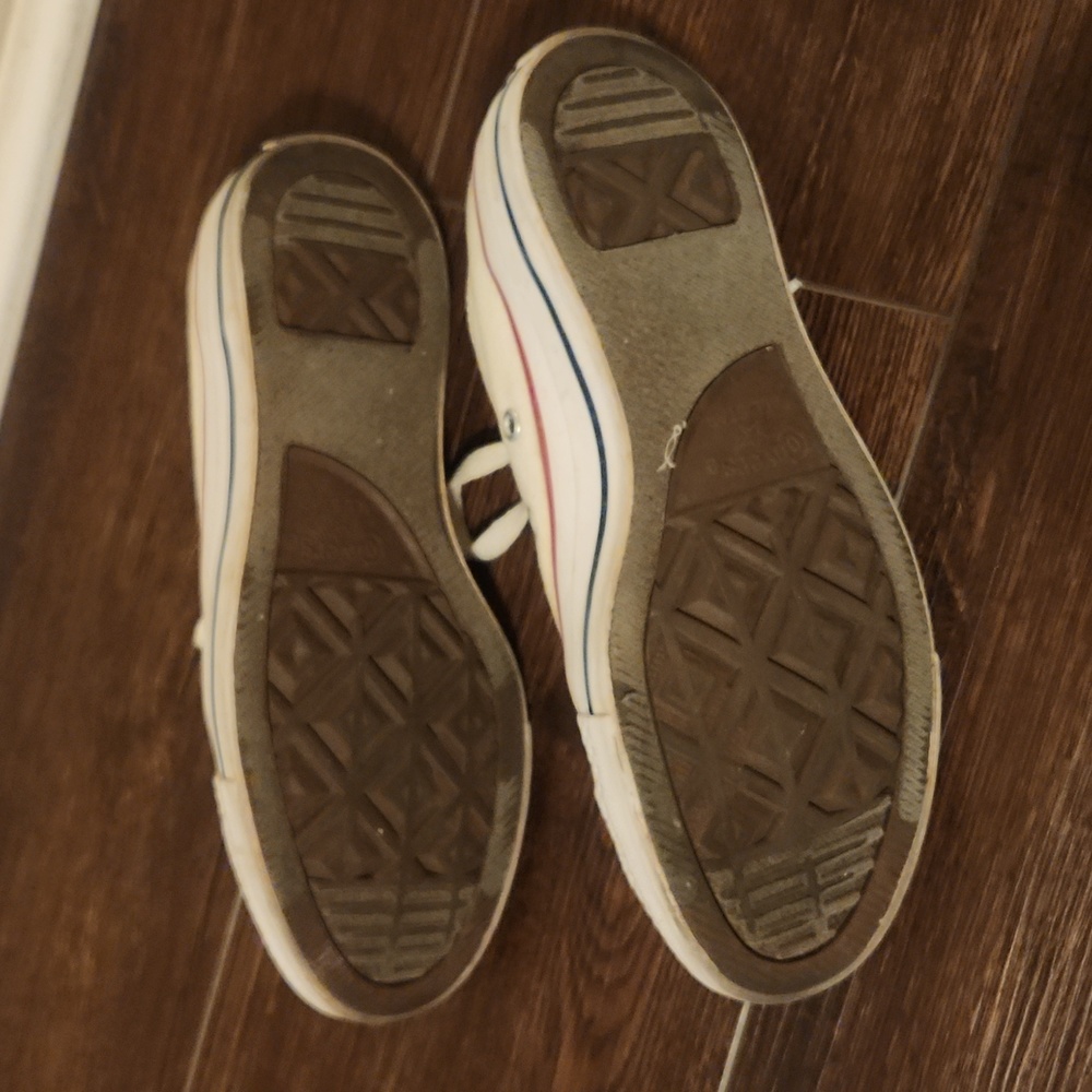 White Converse - Picture 2 of 3